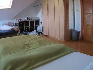 voyeurcam-julmodels-bed-1 camsoda