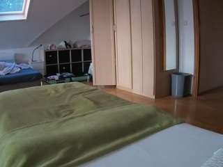 voyeurcam-julmodels-bed-1 camsoda