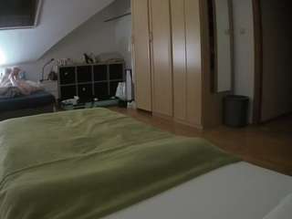 voyeurcam-julmodels-bed-1 camsoda