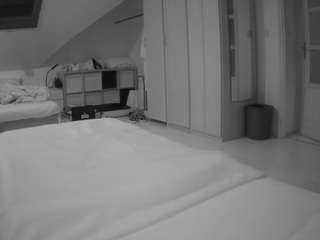 voyeurcam-julmodels-bed-1 camsoda