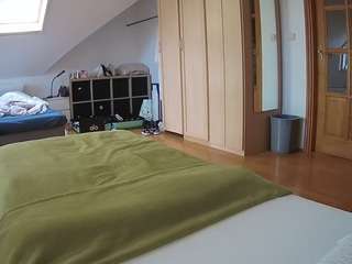 voyeurcam-julmodels-bed-1 camsoda