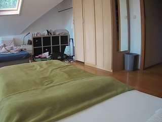 voyeurcam-julmodels-bed-1 camsoda