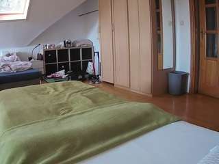 voyeurcam-julmodels-bed-1 camsoda