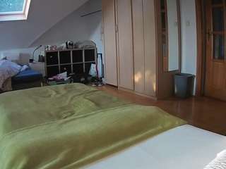 voyeurcam-julmodels-bed-1 camsoda