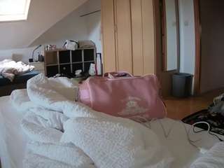 voyeurcam-julmodels-bed-1