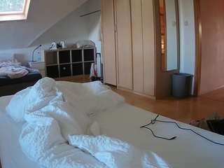 voyeurcam-julmodels-bed-1