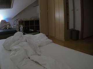 voyeurcam-julmodels-bed-1