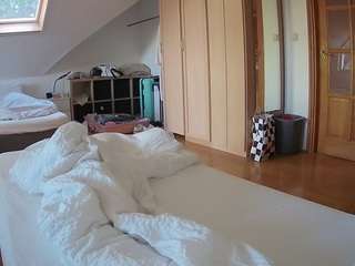 voyeurcam-julmodels-bed-1