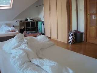 voyeurcam-julmodels-bed-1
