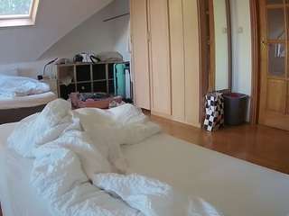 voyeurcam-julmodels-bed-1 webcam model