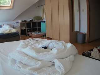 voyeurcam-julmodels-bed-1