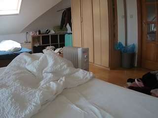 voyeurcam-julmodels-bed-1
