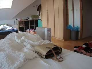 voyeurcam-julmodels-bed-1