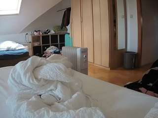 voyeurcam-julmodels-bed-1 webcam model