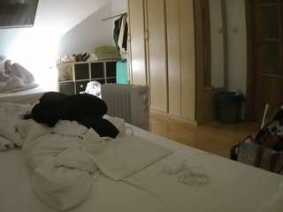 voyeurcam-julmodels-bed-1 webcam model