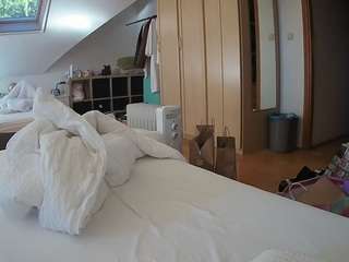 voyeurcam-julmodels-bed-1