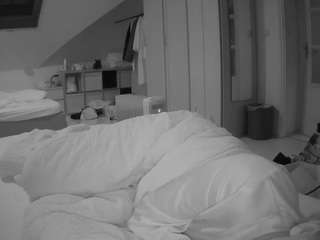 voyeurcam-julmodels-bed-1 Live Webcam on CamSoda