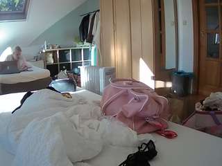 voyeurcam-julmodels-bed-1