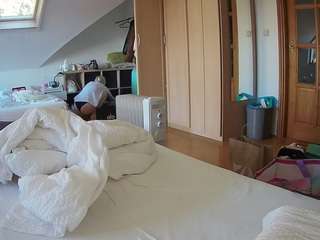 voyeurcam-julmodels-bed-1