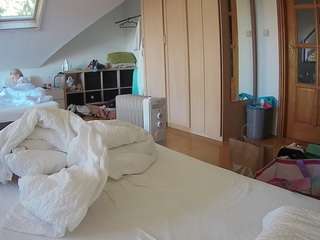 voyeurcam-julmodels-bed-1