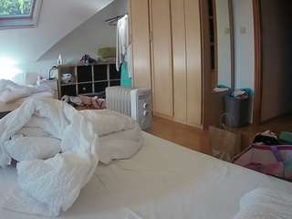 voyeurcam-julmodels-bed-1