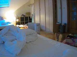 voyeurcam-julmodels-bed-1