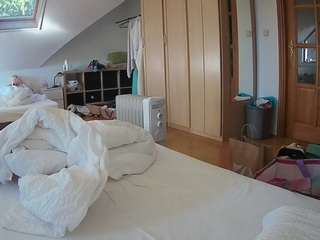 voyeurcam-julmodels-bed-1