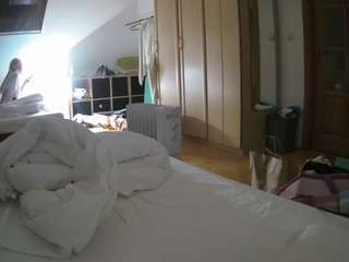 voyeurcam-julmodels-bed-1