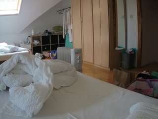 voyeurcam-julmodels-bed-1