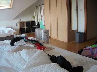 voyeurcam-julmodels-bed-1