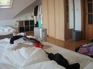 voyeurcam-julmodels-bed-1