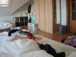 voyeurcam-julmodels-bed-1