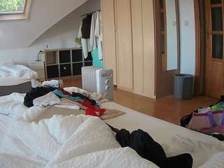 voyeurcam-julmodels-bed-1
