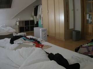 voyeurcam-julmodels-bed-1