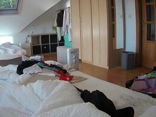 voyeurcam-julmodels-bed-1