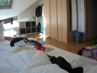 voyeurcam-julmodels-bed-1