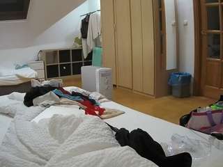 voyeurcam-julmodels-bed-1