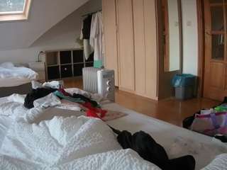 voyeurcam-julmodels-bed-1 camsoda