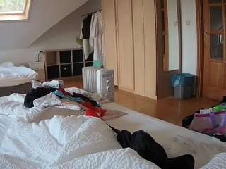 voyeurcam-julmodels-bed-1 camsoda