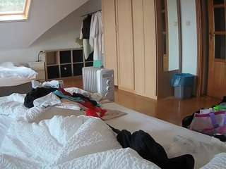 voyeurcam-julmodels-bed-1 camsoda