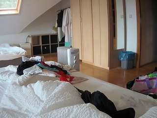 voyeurcam-julmodels-bed-1 camsoda