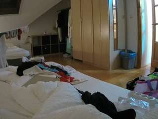voyeurcam-julmodels-bed-1 camsoda