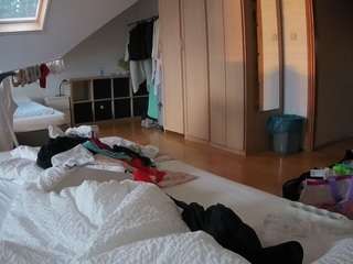 voyeurcam-julmodels-bed-1
