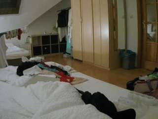 voyeurcam-julmodels-bed-1 camsoda
