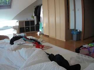 voyeurcam-julmodels-bed-1