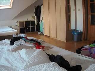 voyeurcam-julmodels-bed-1