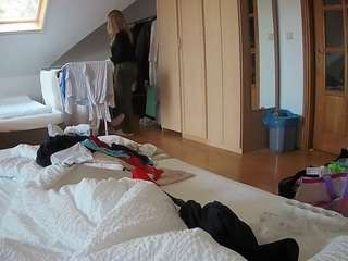 voyeurcam-julmodels-bed-1 camsoda