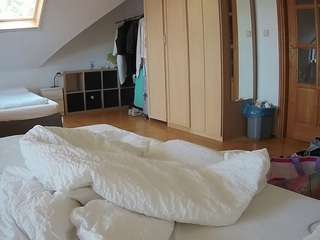 voyeurcam-julmodels-bed-1