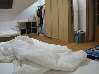voyeurcam-julmodels-bed-1