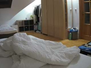 voyeurcam-julmodels-bed-1